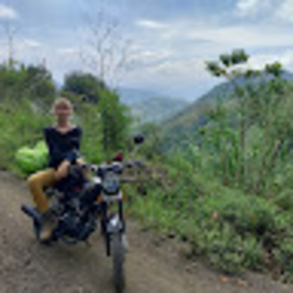 Meet your Posher, Danielle - Picture 1 of 1